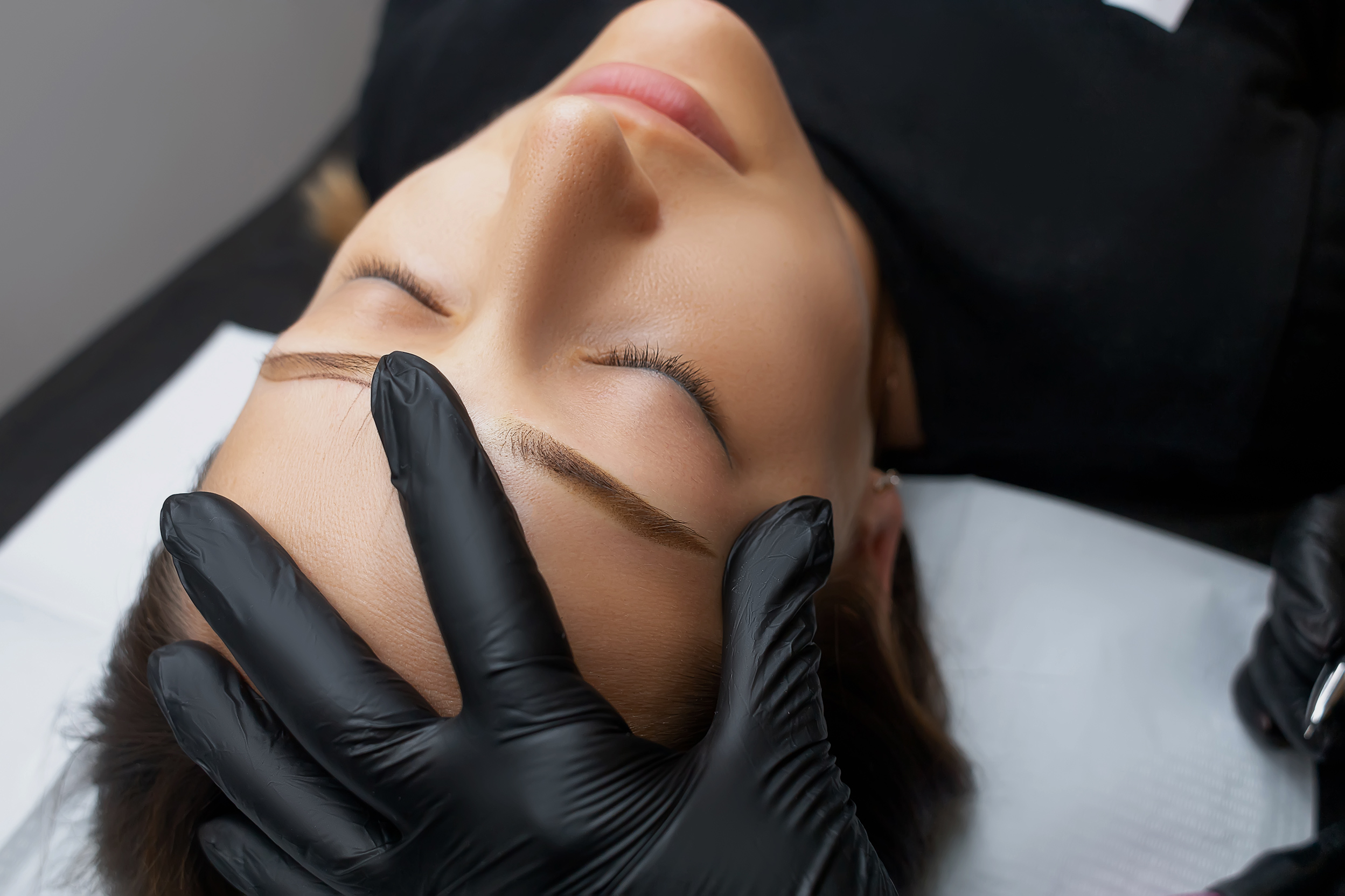 eyebrow-tattoo-procedure-permanent-makeup